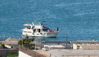 إحدى سفن الأسطول تصل لميناء أشدود