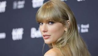  مطربة البوب الأمريكية تيلور سويفت