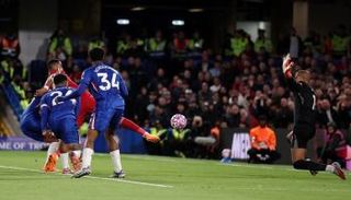 جانب من مباراة تشيلسي وليفربول