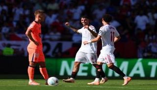 إشبيلية وبرشلونة