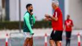 هل حان وقت التخلي عن محرز؟.. أسطورة الجزائر يحسم الجدل