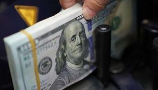 الدولار الأمريكي - صورة أرشيفية 