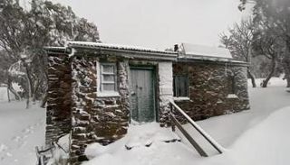 بيت جليدي قرب جبل بوغونغ