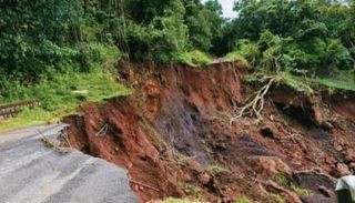 انهيارات أرضية في نيبال