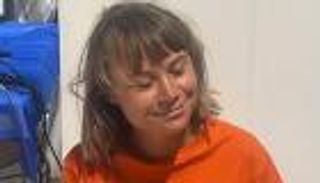 زنزانة مليئة بالبق وبدون ماء.. ناشطة سويدية تكشف ظروف اعتقالها في إسرائيل