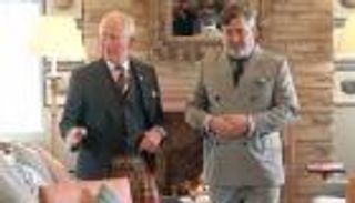 عودة الرجل المثير للجدل.. تشارلز يمدّ يده لـ«ذراعه اليمنى» السابق