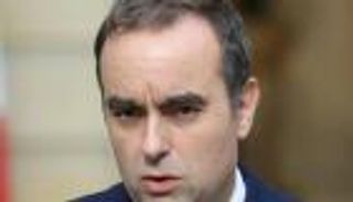 الأقصر عمرا في المنصب.. استقالة رئيس الوزراء الفرنسي