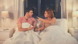 هل آن الأوان لهدم قاعدة «لا تنم وأنت غاضب»؟