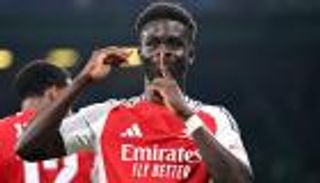 تضم رونالدو.. بوكايو ساكا يقتحم قائمة مئوية في الدوري الإنجليزي