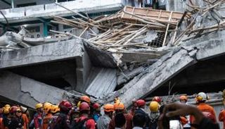 انهيار مدرسة في إندونيسيا