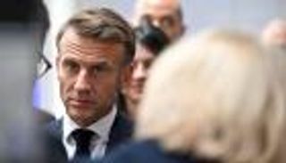 ماكرون يراهن على مفاوضات «الفرصة الأخيرة» لإنقاذ حكومة لوكورنو