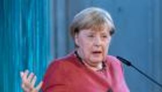 ميركل تثير غضب بولندا ودول البلطيق.. والسر أوكرانيا  