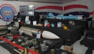 عينات من أسلحة حوثية مضبوطة.. أرشيفية