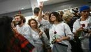 كشفت انتهاكات بحق مشاركي أسطول غزة.. شهادة نائبة أوروبية من سجون إسرائيل