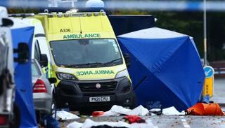 خيام الشرطة أجزاء من موقع الحادث خارج الكنيس