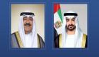 محمد بن زايد يصل إلى الكويت.. وأمير البلاد في مقدمة مستقبليه