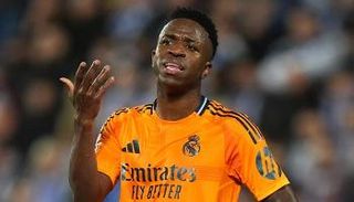 فينيسيوس جونيور وصديقته