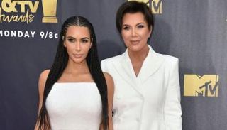 كيم كارداشيان ووالدتها كريس جينر