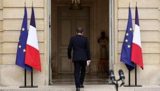 فرنسا تبحث عن رئيس وزراء خلفا للوكورنو