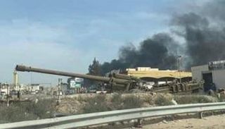 أعمدت دخان تتصاعد في الزاوية وانتشار لآليات عسكرية