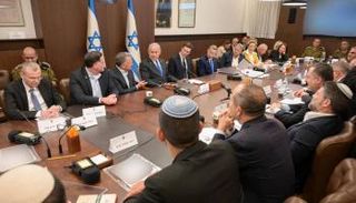 ويتكوف وكوشنر في اجتماع الحكومة الإسرائيلية