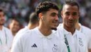 فارس شايبي يرد على منتقدي منتخب الجزائر بطريقته