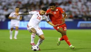 من مباراة الإمارات وعمان
