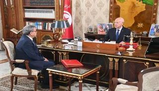 جانب من لقاء الرئيس التونسي مع محافظ البنك المركزي