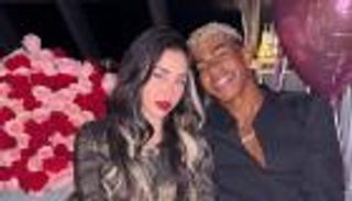 مستغلاً إصابته.. لامين يامال يظهر مع نيكي نيكول مجدداً 