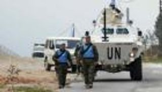 قنبلة إسرائيلية تصيب جنديا من يونيفيل بلبنان.. والأمم المتحدة تحذر