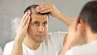 اختراق علمي.. مكون شائع في الآيس كريم يمنع تساقط الشعر