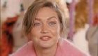 في عرض فيكتوريا سيكريت.. جيجي حديد تنهار بالبكاء بسبب التنمر على جسدها