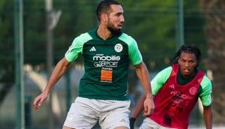 بن طالب في تدريبات منتخب الجزائر