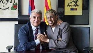 لامين يامال وخوان لابورتا في برشلونة