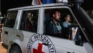 سيارة تابعة للجنة الدولية للصليب الأحمر 