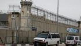 «استقلوا الحافلات».. السجون الإسرائيلية تتهيأ لإطلاق سراح الأسرى الفلسطينيين