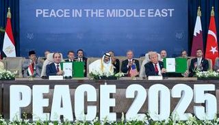 ترامب والسيسي يرفعان الوثيقة