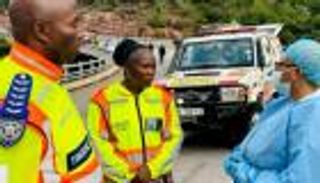 سقوط حافلة في جنوب إفريقيا يودي بحياة 40 شخصا