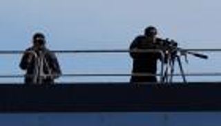 قناصة على الأسطح.. استعدادات مشددة تسبق مواجهة إيطاليا وإسرائيل (صور)