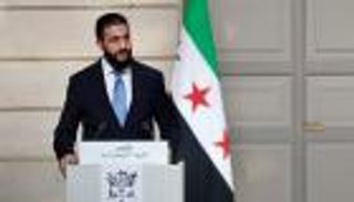 الشرع في أول زيارة لروسيا.. تسليم «الأسد» و«القاعدتين» على الطاولة