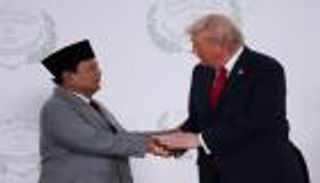 كشفه ميكروفون مفتوح.. طلب «غير متوقع» من رئيس إندونيسيا لترامب 