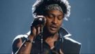 وفاة مغني السول الأمريكي الشهير دانجيلو عن 51 عاما