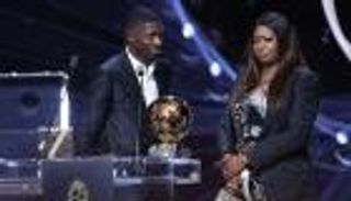 الهدية الملعونة.. ديمبيلي يورط والدته في أزمة فرنسية