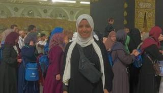 سهر الصايغ تؤدي العمرة 