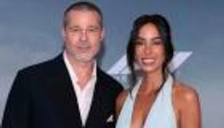 الفارق بينهما 29 عاما.. براد بيت يستعد للزواج من إينيس دي رامون