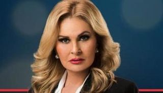 الفنانة يسرا