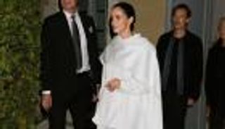 بدعوة من نفسها.. ميغان ماركل تخطف الأضواء من العارضات بأسبوع باريس للموضة