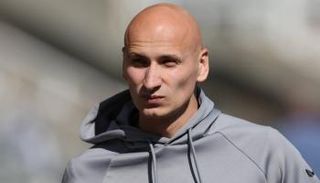 جونجو شيلفي لاعب فريق الصقور الإماراتي