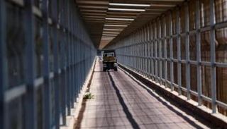 صورة أرشيفية لممرات عبور الأفراد في معبر  بيت حانون (إيريز)