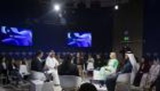 «مجالس المستقبل العالمية» تناقش تحديات توسّع الذكاء الاصطناعي واستدامة الطاقة